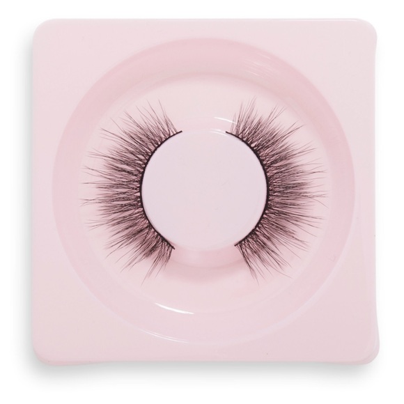 Love Island x Makeup Revolution Faux Mink False Lashes Buzzin - Picture 2 of 3